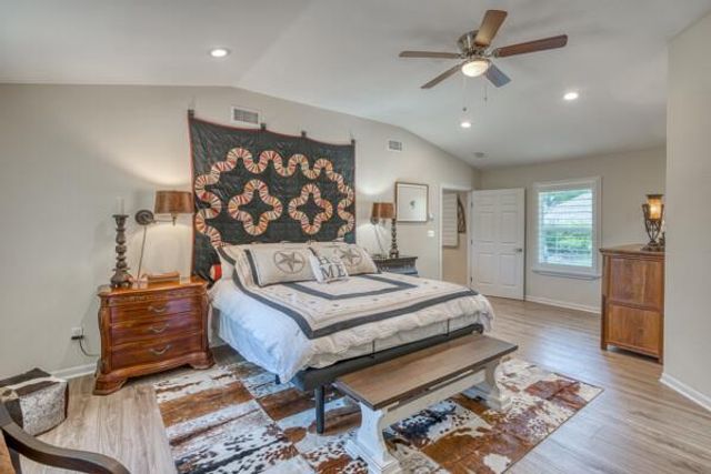 215 E McGee TRL, Kingsland, TX 78639