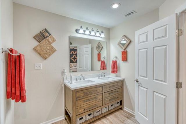 215 E McGee TRL, Kingsland, TX 78639