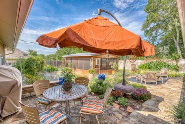 215 E McGee TRL, Kingsland, TX 78639