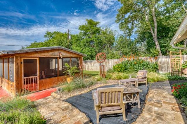 215 E McGee TRL, Kingsland, TX 78639
