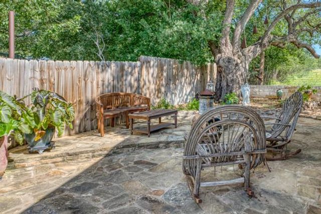215 E McGee TRL, Kingsland, TX 78639