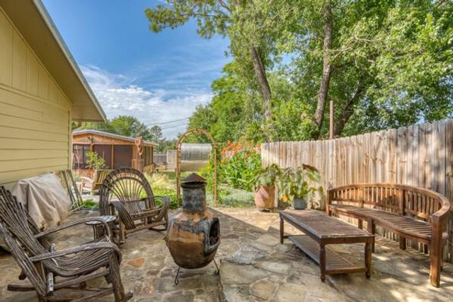 215 E McGee TRL, Kingsland, TX 78639