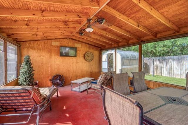 215 E McGee TRL, Kingsland, TX 78639