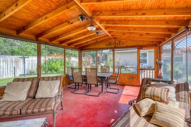215 E McGee TRL, Kingsland, TX 78639