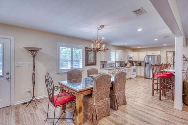 215 E McGee TRL, Kingsland, TX 78639