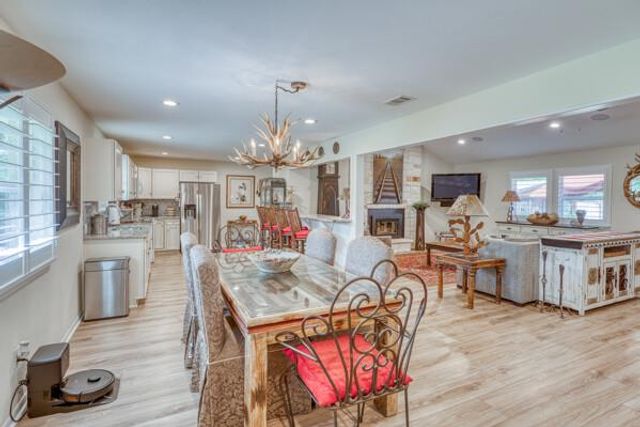 215 E McGee TRL, Kingsland, TX 78639