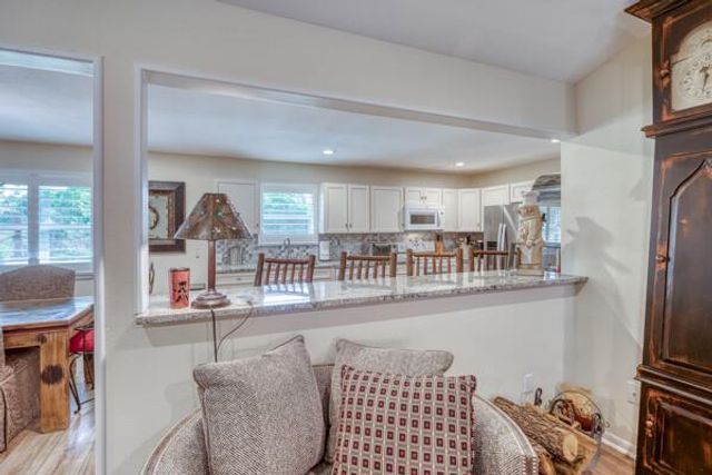 215 E McGee TRL, Kingsland, TX 78639