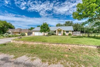 215 E McGee TRL, Kingsland, TX 78639