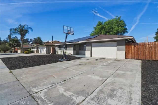 661 S Carmalita, Hemet, CA 92543