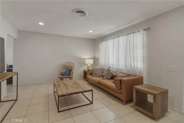 661 S Carmalita, Hemet, CA 92543