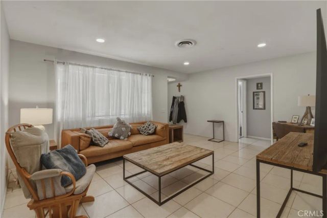 661 S Carmalita, Hemet, CA 92543