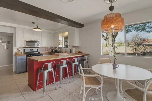 661 S Carmalita, Hemet, CA 92543