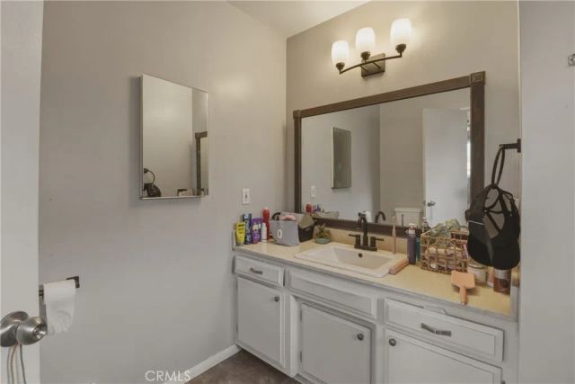 661 S Carmalita, Hemet, CA 92543