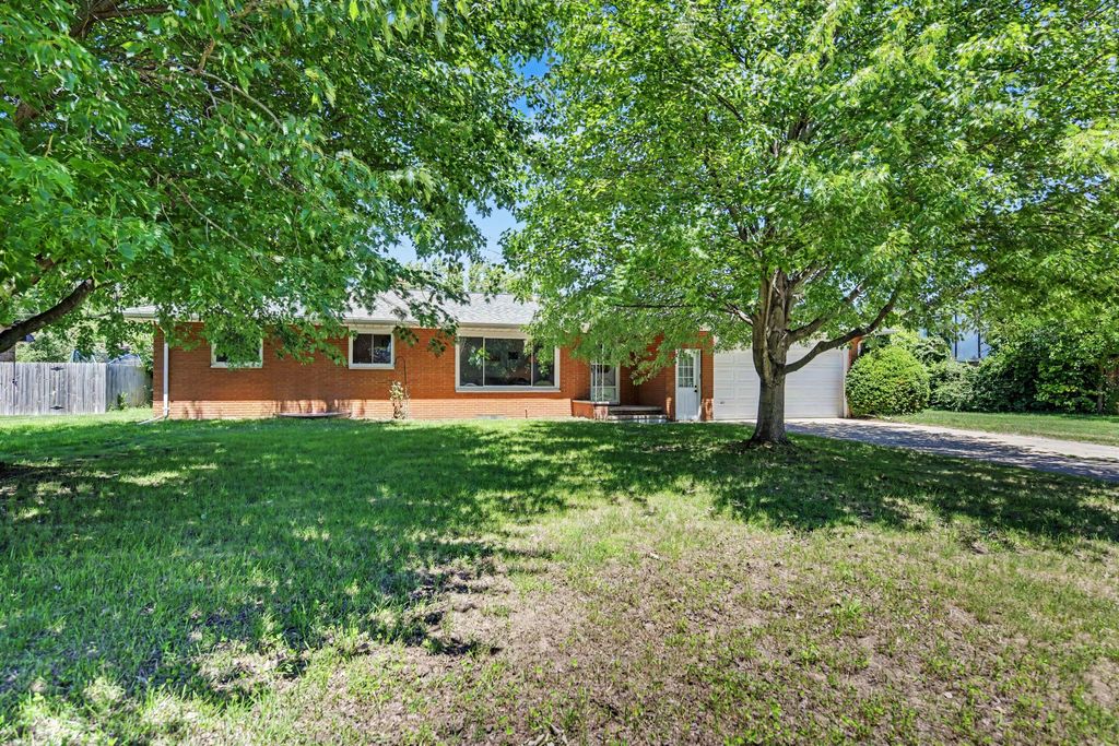 1767 N Cambridge Place, St. Joseph Twp, MI 49085