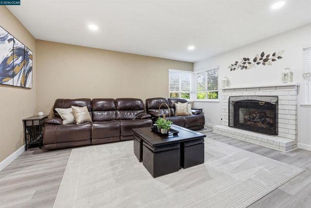 142 Sussex Ct, San Ramon, CA 94582