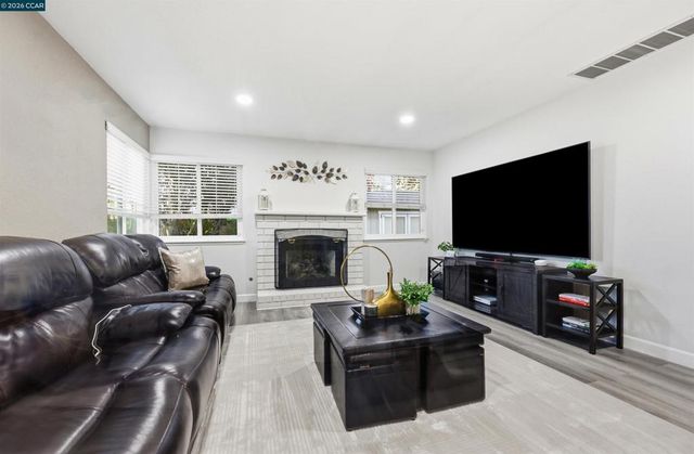142 Sussex Ct, San Ramon, CA 94582