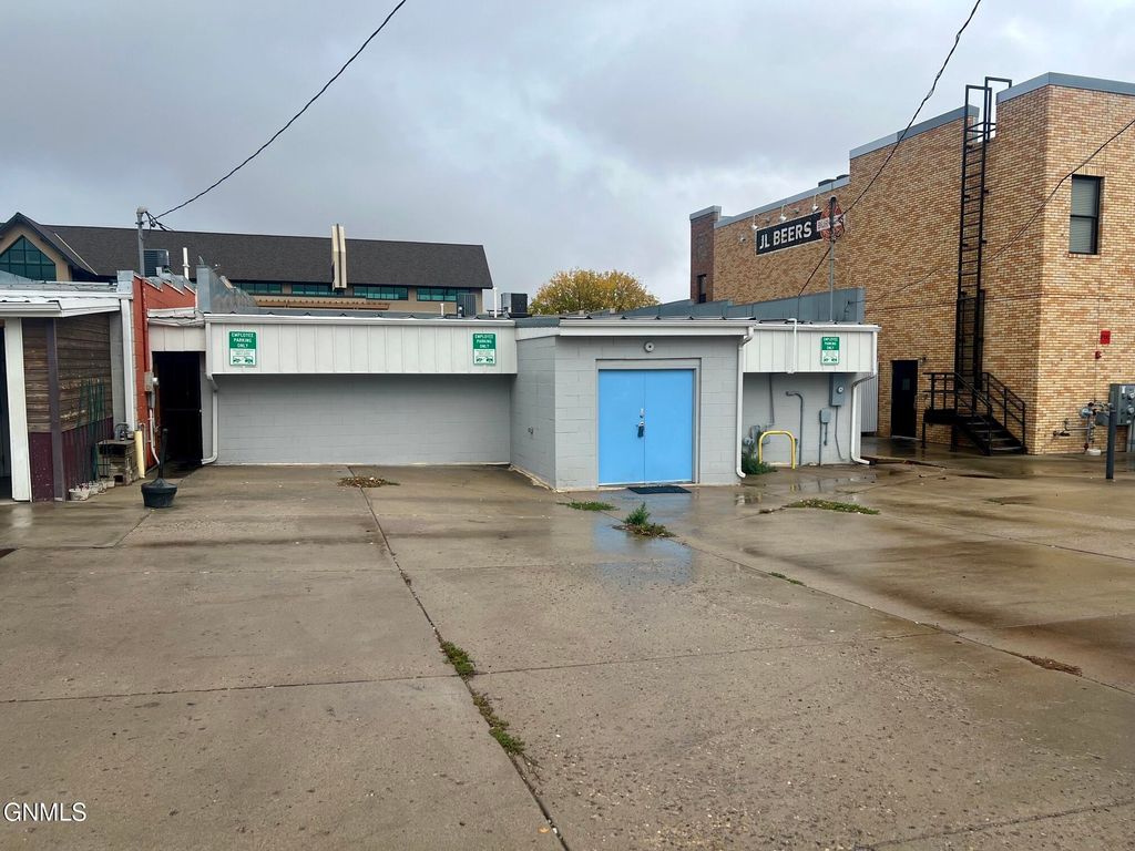 109 Main Street N, Watford City, ND 58854 photo 4