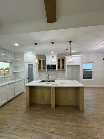 809 E Costa Del Sol Avenue, Edinburg, TX 78542