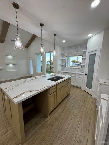 809 E Costa Del Sol Avenue, Edinburg, TX 78542