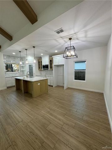 809 E Costa Del Sol Avenue, Edinburg, TX 78542