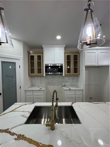 809 E Costa Del Sol Avenue, Edinburg, TX 78542