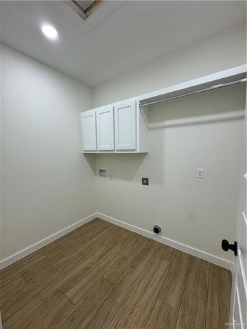 809 E Costa Del Sol Avenue, Edinburg, TX 78542