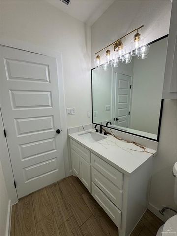 809 E Costa Del Sol Avenue, Edinburg, TX 78542