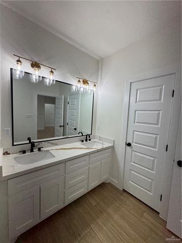 809 E Costa Del Sol Avenue, Edinburg, TX 78542