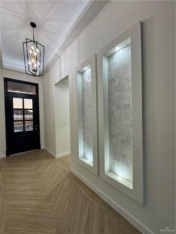 809 E Costa Del Sol Avenue, Edinburg, TX 78542