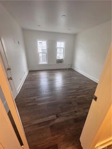 1261 S Plymouth Blvd, Los Angeles, CA 90019