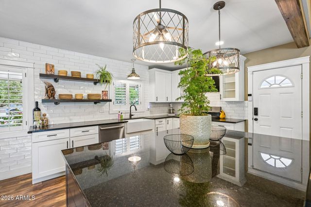 2117 W WINDSOR Avenue, Phoenix, AZ 85009