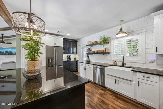 2117 W WINDSOR Avenue, Phoenix, AZ 85009