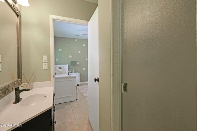 2117 W WINDSOR Avenue, Phoenix, AZ 85009