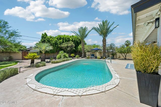 2117 W WINDSOR Avenue, Phoenix, AZ 85009