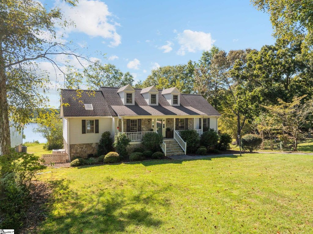 408 W Peninsula Drive, Laurens, SC 29360