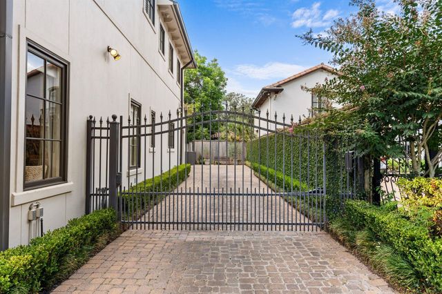 4012 Piping Rock Lane, Houston, TX 77027