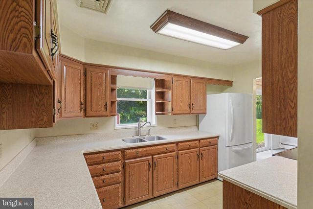 308 HILLCREST DR, New Cumberland, PA 17070