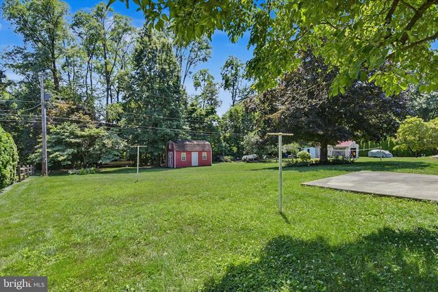 308 HILLCREST DR, New Cumberland, PA 17070