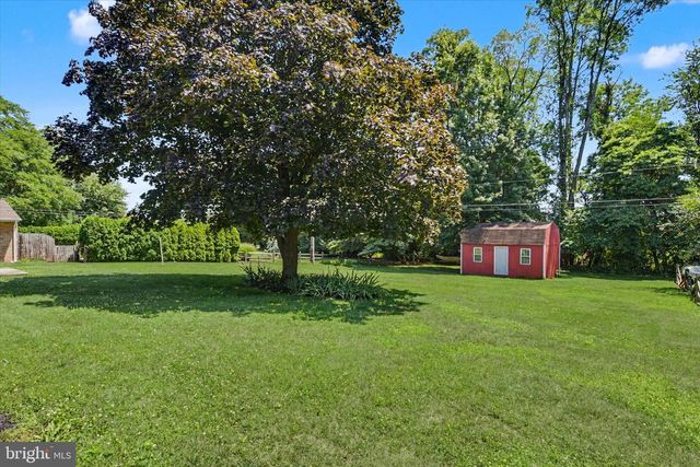 308 HILLCREST DR, New Cumberland, PA 17070