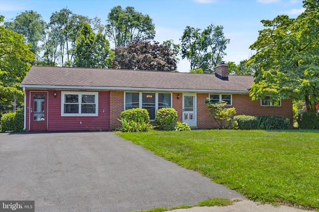 308 HILLCREST DR, New Cumberland, PA 17070