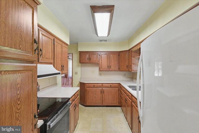 308 HILLCREST DR, New Cumberland, PA 17070