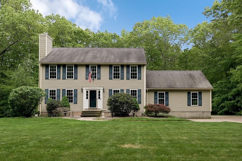 59 Linden St, Douglas, MA 01516