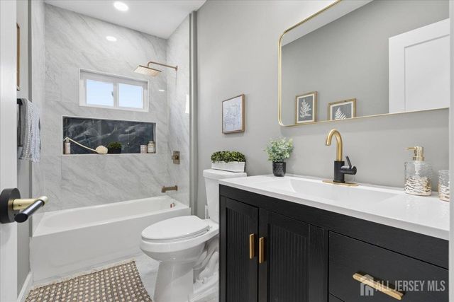 17 Atlantic Street, Carteret, NJ 07008