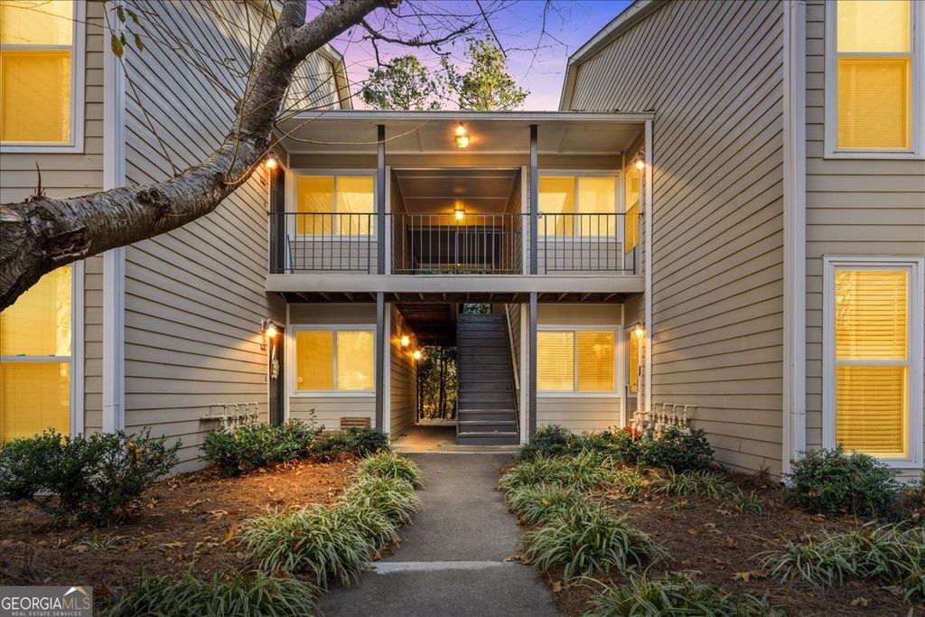 1009 Lake Pointe Circle, Roswell, GA 30075