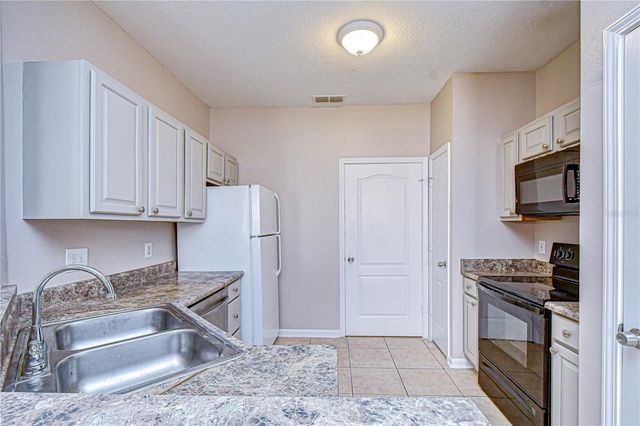 17942 VILLA CREEK DRIVE 17942, Tampa, FL 33647