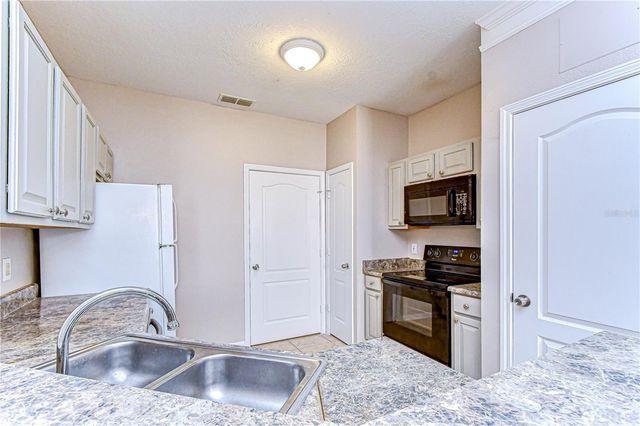 17942 VILLA CREEK DRIVE 17942, Tampa, FL 33647