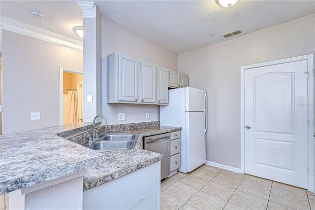 17942 VILLA CREEK DRIVE 17942, Tampa, FL 33647