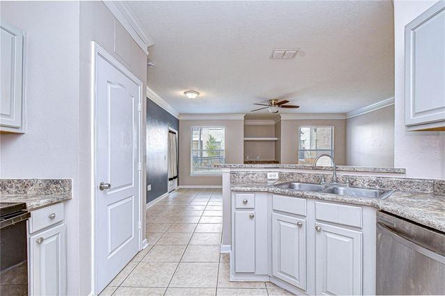 17942 VILLA CREEK DRIVE 17942, Tampa, FL 33647