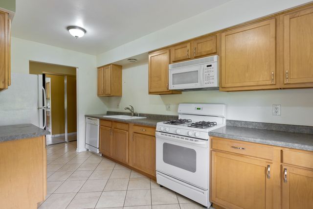 235 N Mill Road 115B, Addison, IL 60101