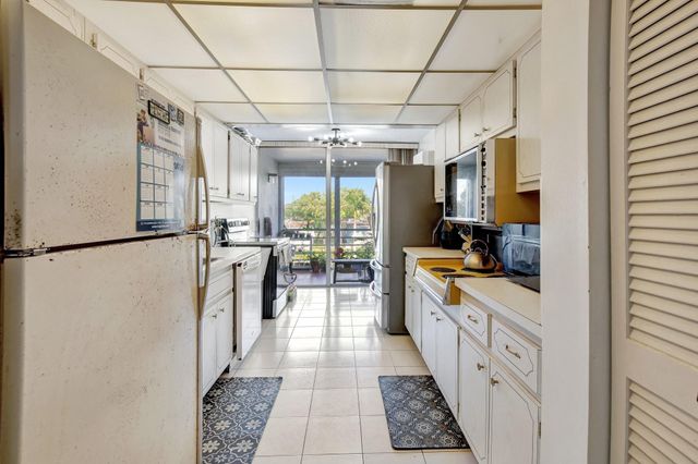 6923 Cypress Road D12, Plantation, FL 33317